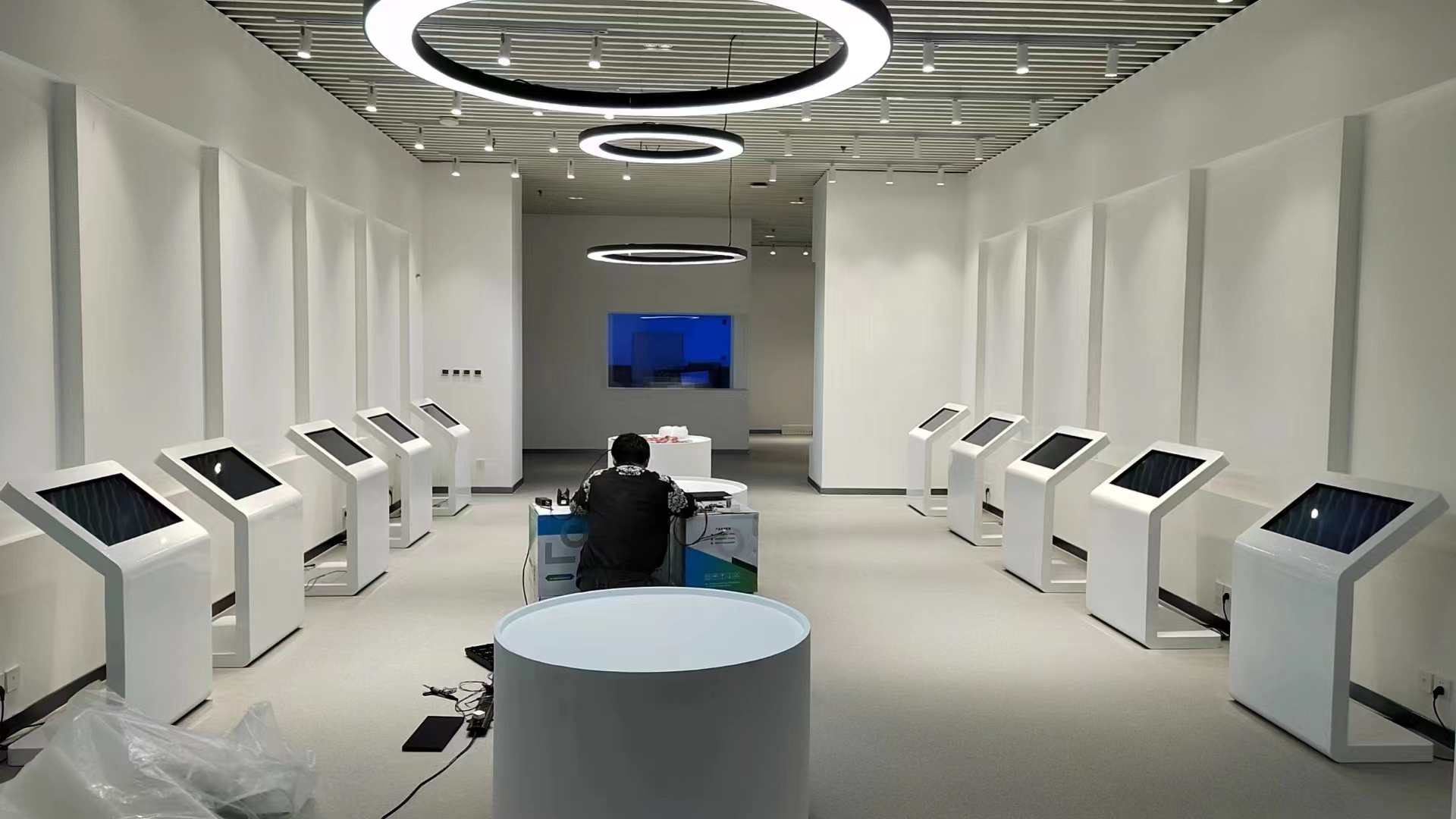 KIKIHU麻豆国产AV国片精品多媒体触控查询机在展厅展馆科技改革案例