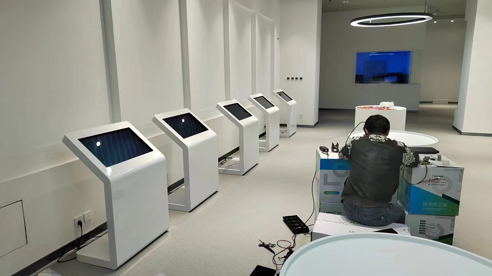KIKIHU麻豆国产AV国片精品多媒体触控查询机在展厅展馆科技改革案例(图1)